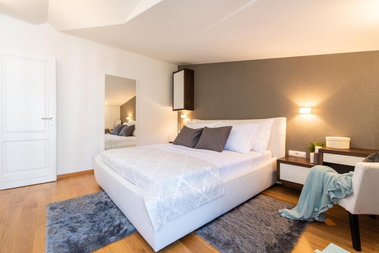 Apartments Belmat Трогір Екстер'єр фото