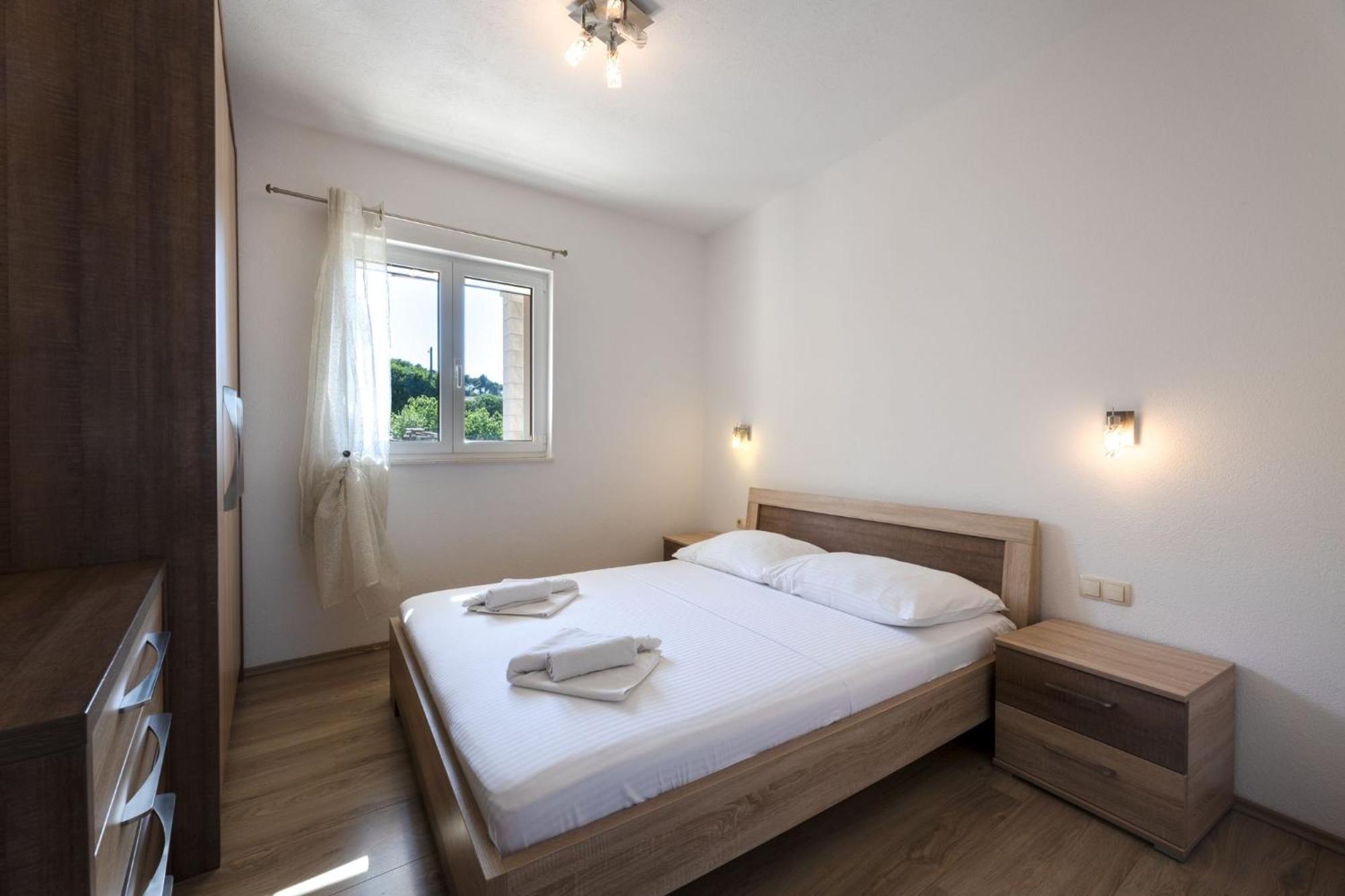 Apartments Belmat Трогір Екстер'єр фото